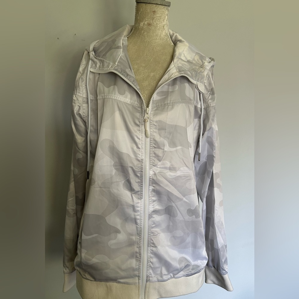 Unisex lightweight spring jacket.